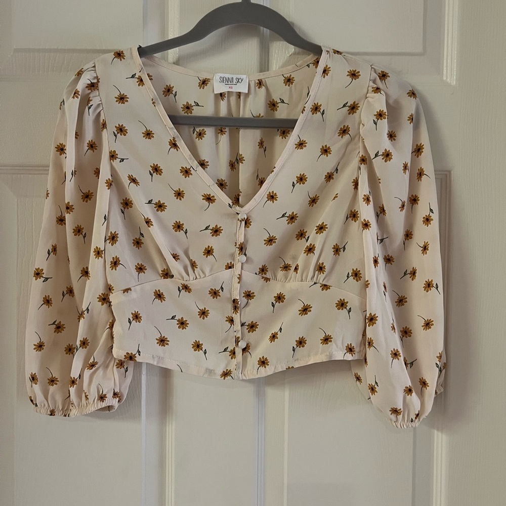 Sienna Sky floral print crop top. EUC! Size XS!